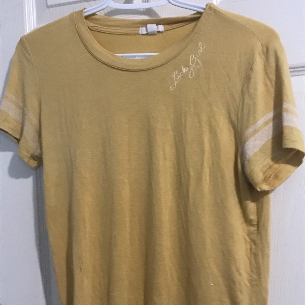 Cute yellow tee